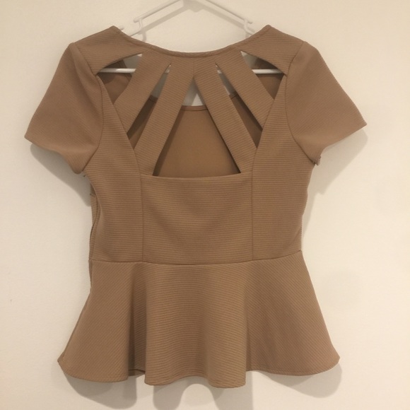 GUESS cute cutout back design. Fit and flair shirt - Picture 2 of 4